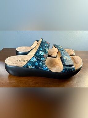 Alegria Bryce Navy Blue Floral Platform Slide Sandals Size 40 EU (US 9.5)